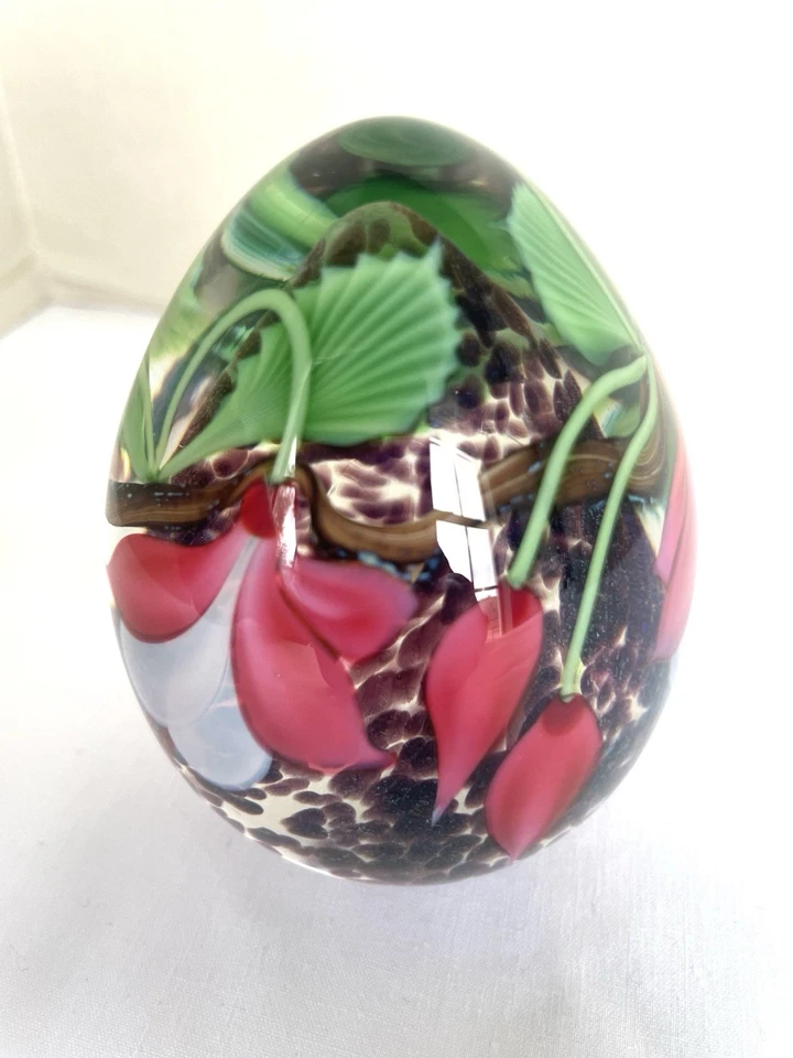 Orient & Flume Art Glass Fuchsia Egg Paperweight 94/250 By E Alexander - Image 1 of 4