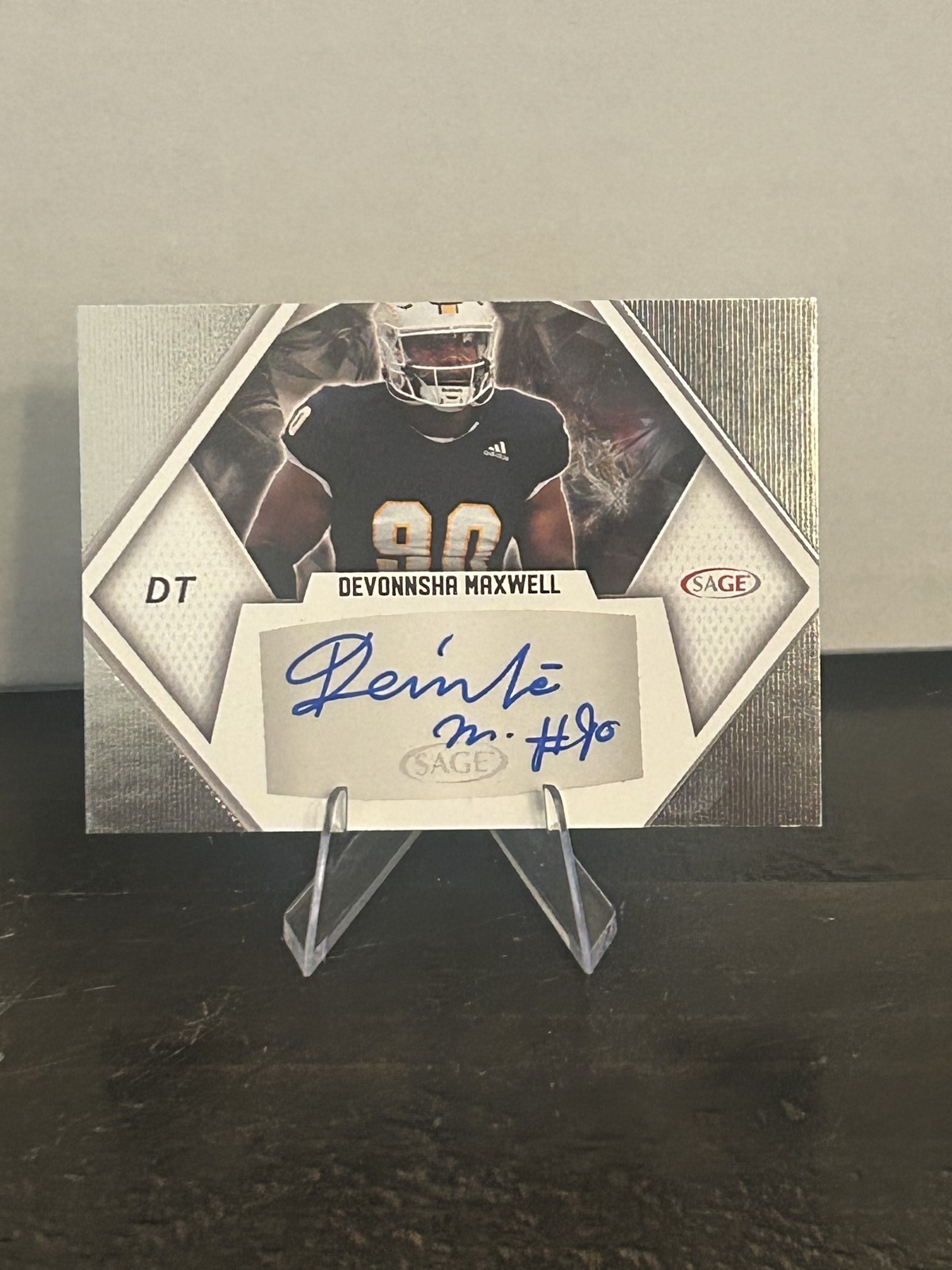 2023 SAGE HIT #A-DM Devonnsha Maxwell Autographs Red (Low Series)
