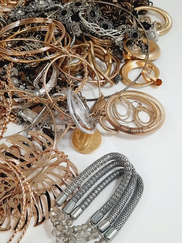Junk Drawer Lot Gold Silver Tone Jewelry 7 Pounds Wearable Big Lot - Picture 6 of 24