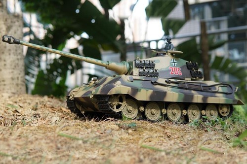 Heng Long German King Tiger Henschel Upgrade Edition 1/16 Scale Heavy Tank - RTR - Picture 3 of 9