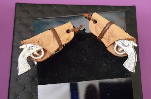 Vintage Silver Six-Shooter Pistols in Holsters Cufflinks - Picture 7 of 9