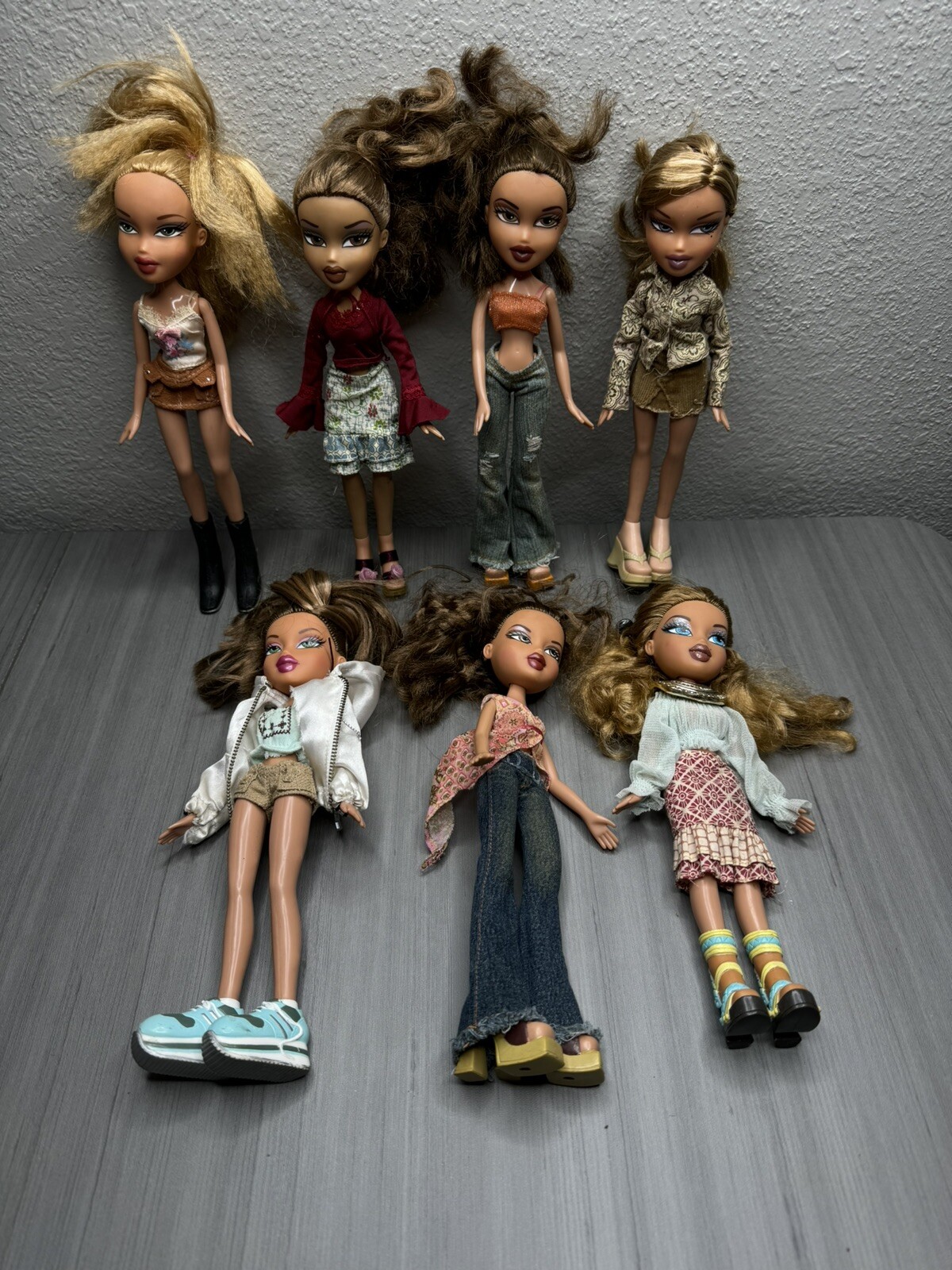 Lot of 7 Vintage Bratz Dolls and Accessories 2001 MGA Vintage Toys