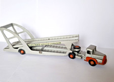 DINKY SUPERTOYS  TRACTEUR UNIC ET SEMI-REMORQUE PORTE  VOITURES BOILOT