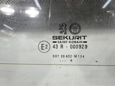 Lunette arrière Peugeot 605