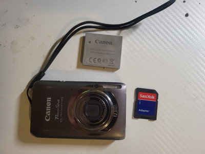 Canon ELPH 100 HS 12.1 MP 4X