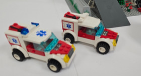 LEGO Sets: Town: City: 7892-1 Hospital lot &23 Figures, Vehicles  Free S&H