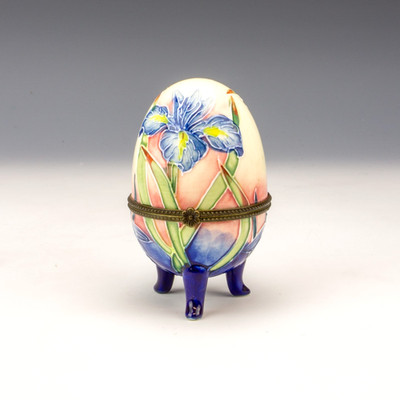 Alte Tupton Ware Keramik - blaue Iris Blumenmuster eiförmige Schmuckschatulle