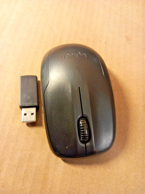 Logitech M150 kabellose optische Scrollmaus mit 3 Tasten 2,4 GHz USB - Schwarz + DONGLE