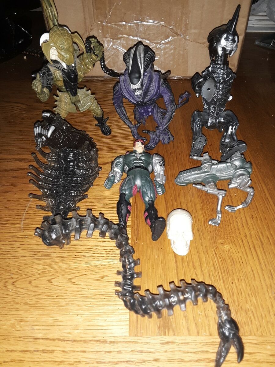 HUGE lot of 7 RARE VINTAGE 1990s Aliens vs. Predator Kenner HUGE lot of 7 RARE VINTAGE 1990s Aliens vs. Predator Kenner