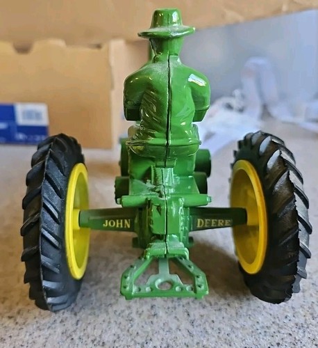 John Deere Model A ERTL 1985 40th Anniversary 1:16 Tractor USA Green CP - Picture 3 of 5