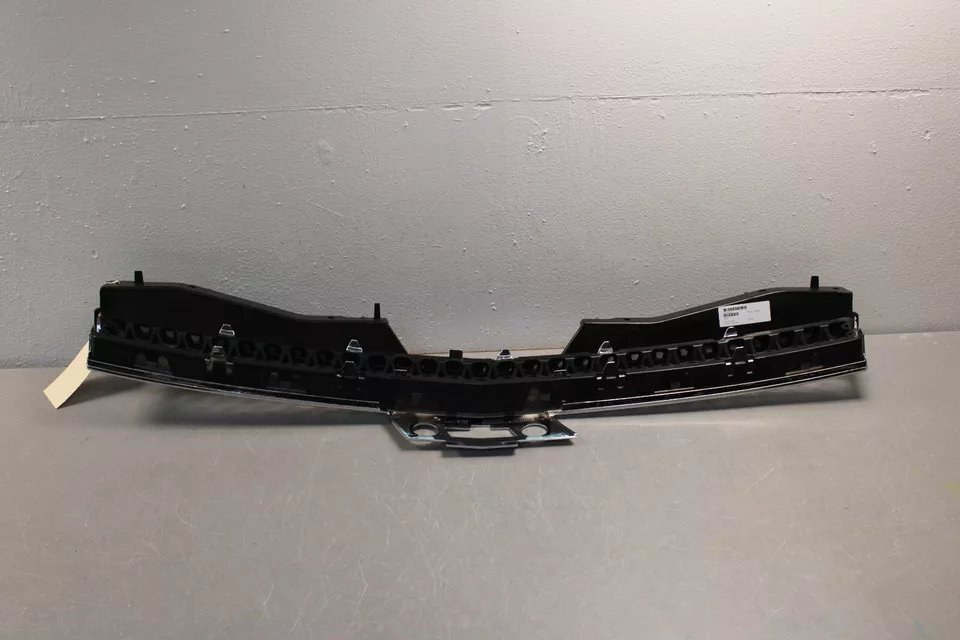 2007 2014 CHEVROLET TAHOE AVALANCHE FRONT UPPER GRILLE - Imagem 4 de 4