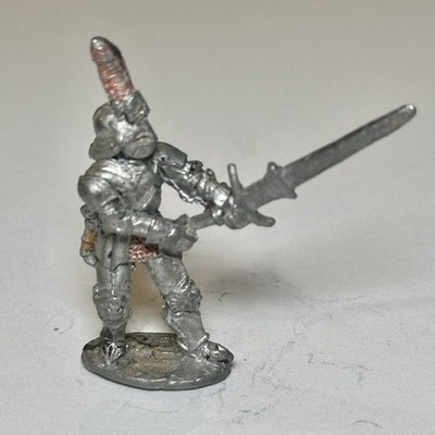 PALADIN / FIGHTER WITH GREATSWORD 02-302 | Vintage Ral Partha AD&D Metal Mini