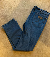 Wrangler Men s Straight Fit Medium Wash Blue Cotton Denim Jeans 5-Pocket