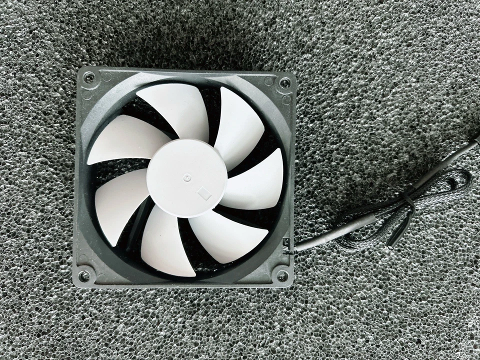 Fractal Design Fan Silent Series R2 92mm 1300RPM 12V 3-pin FD-FAN-SSR2-92 - Image 2 of 3