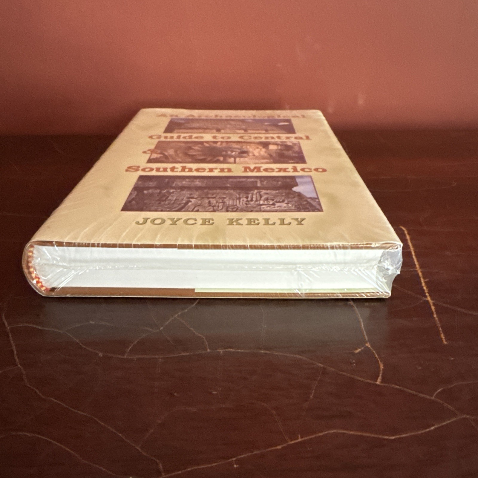 An Archaeological Guide to Central and Southern Mexico Kelly 2001 HCDJ Sealed