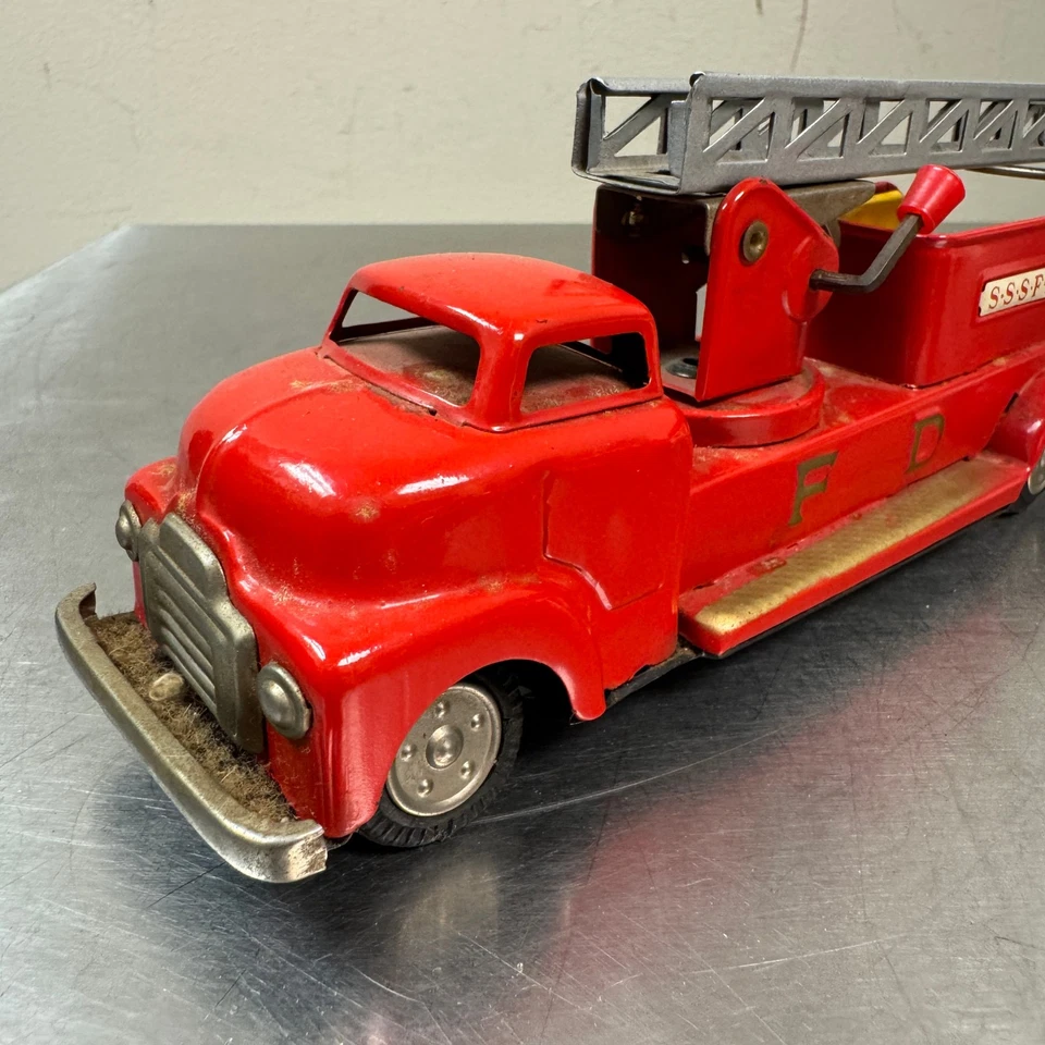 Vtg 1950s SSS Shioji Tin Litho Fire Truck w/ Ladder Toy SSSFD Japan - Image 2 of 4