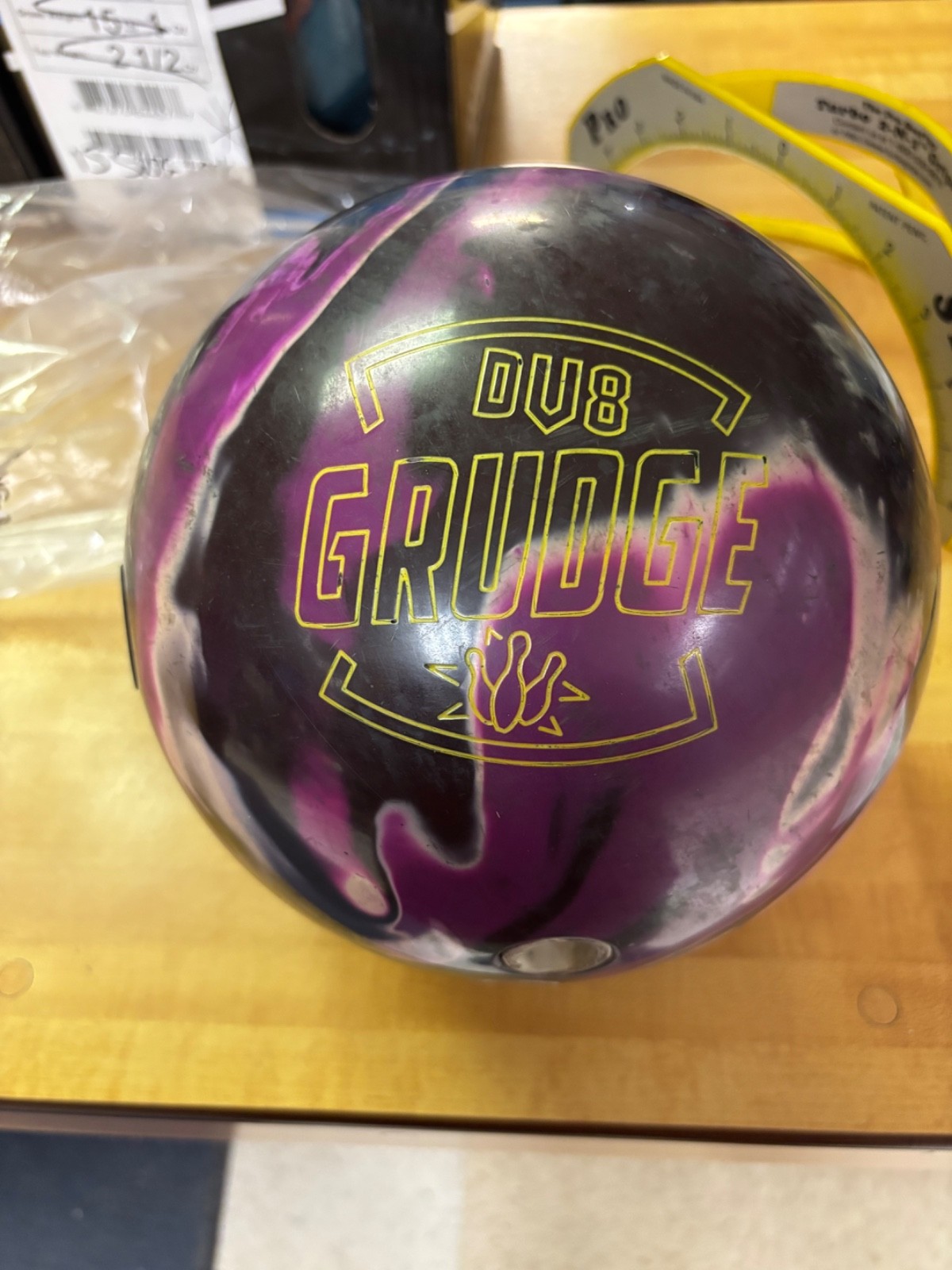 DV8 GRUDGE Bowling Ball 14lbs 10oz pin 3-3.5 GREAT TOUNAMENT