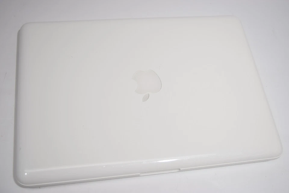 Apple MacBook 13” White (2009) Core 2 Duo 2.26GHz 4GB 340GBHDD Yosemite - Image 4 of 4