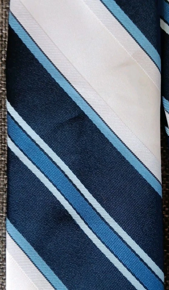 Gravata masculina anos 70 anos 80 anos 90 Y2K coleção Pirelli listra branca azul 3 largas 58 longas - Imagem 4 de 4