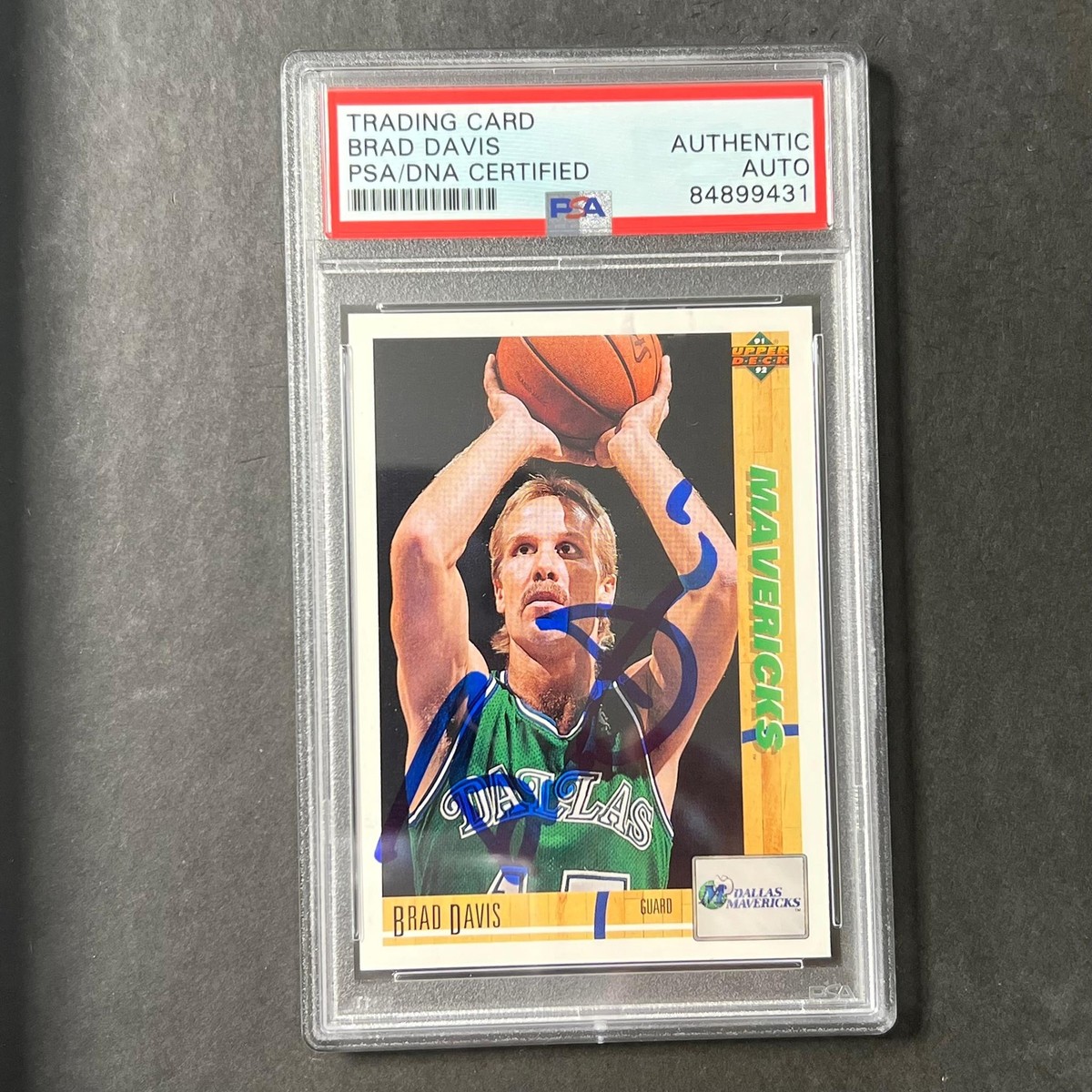1991-92 Upperdeck #229 Brad Davis Signed Card AUTO PSA Slabbed
