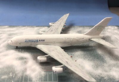 A380 1:400 Plane Model Snow Diorama Airbus Recycable by Design 56055X