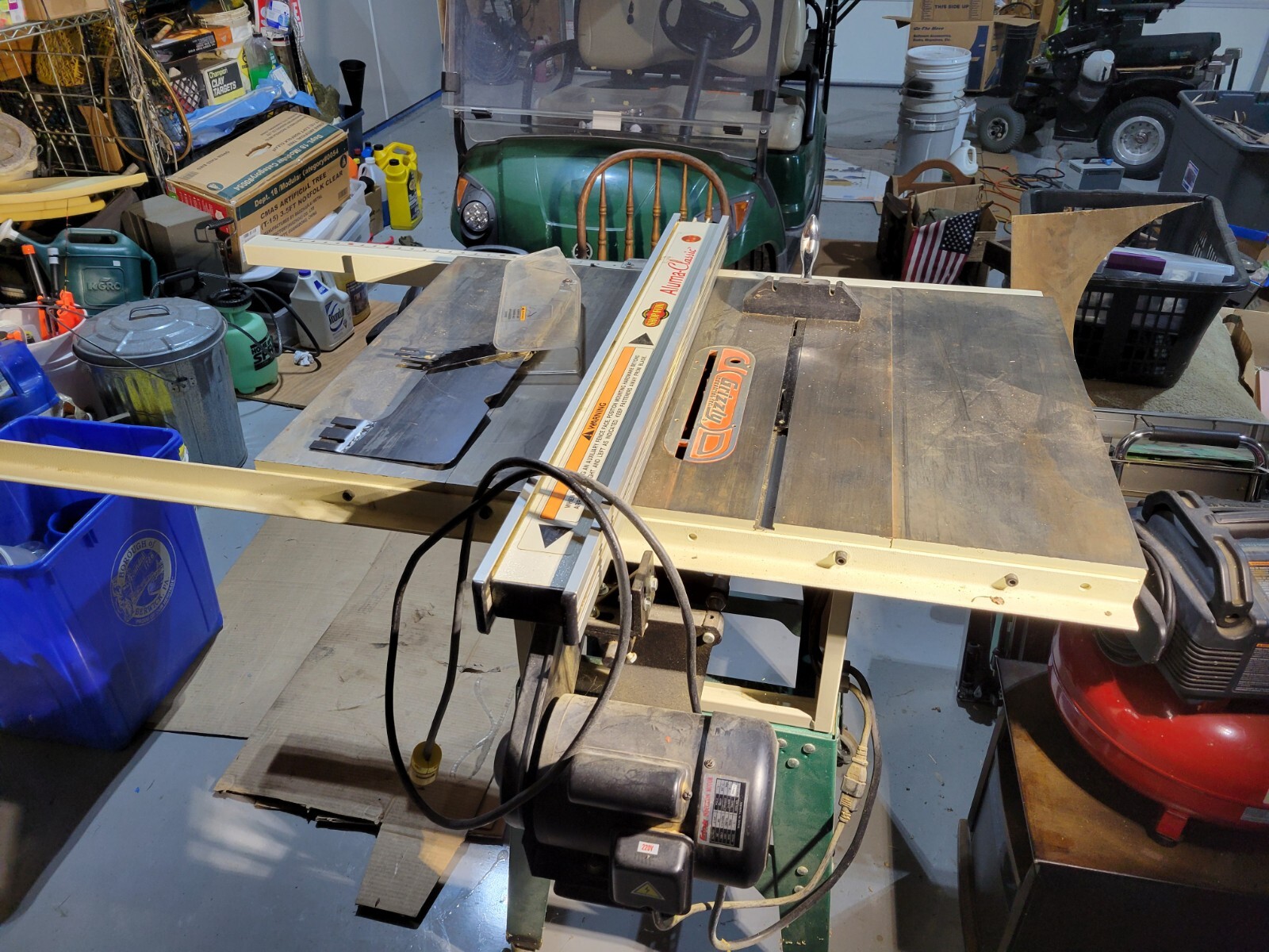 Grizzly G0444Z Table Saw 2HP Various 10" Blades Included Very Little