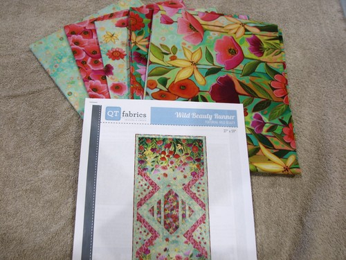 Quilting Treasures Wild Beauty Läufer Quilt Kit Box Set - 5 1/2 Stoff & Muster - Bild 2 von 2