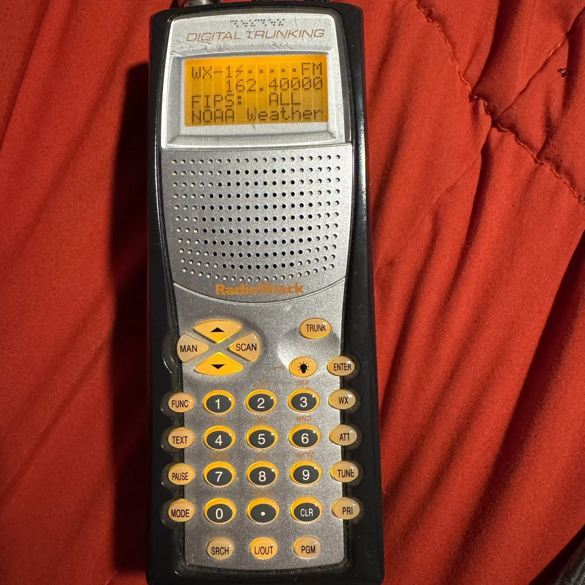 Scanner Portable Radio Shack PRO-83 200 Canaux - Compact Et D'Occasion