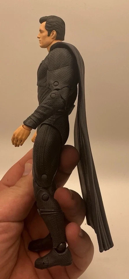 Figura de Superman Justice League Multiverse traje negro 0019 Foto 3 de 4