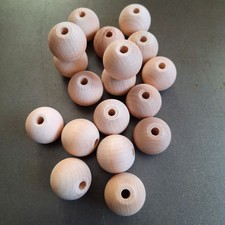18 Pieces 25mm Natural Wood Beads Unfinished Round Ball Loose