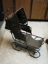 Antyczny wózek dla lalek 