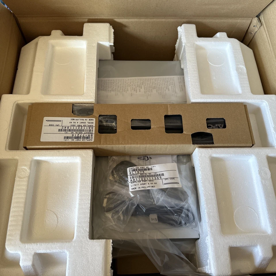 APC SMT1000RM2U 700W / 1000VA 120V 2U Rackmount Smart LCD UPS Power Backup - Image 2 of 2