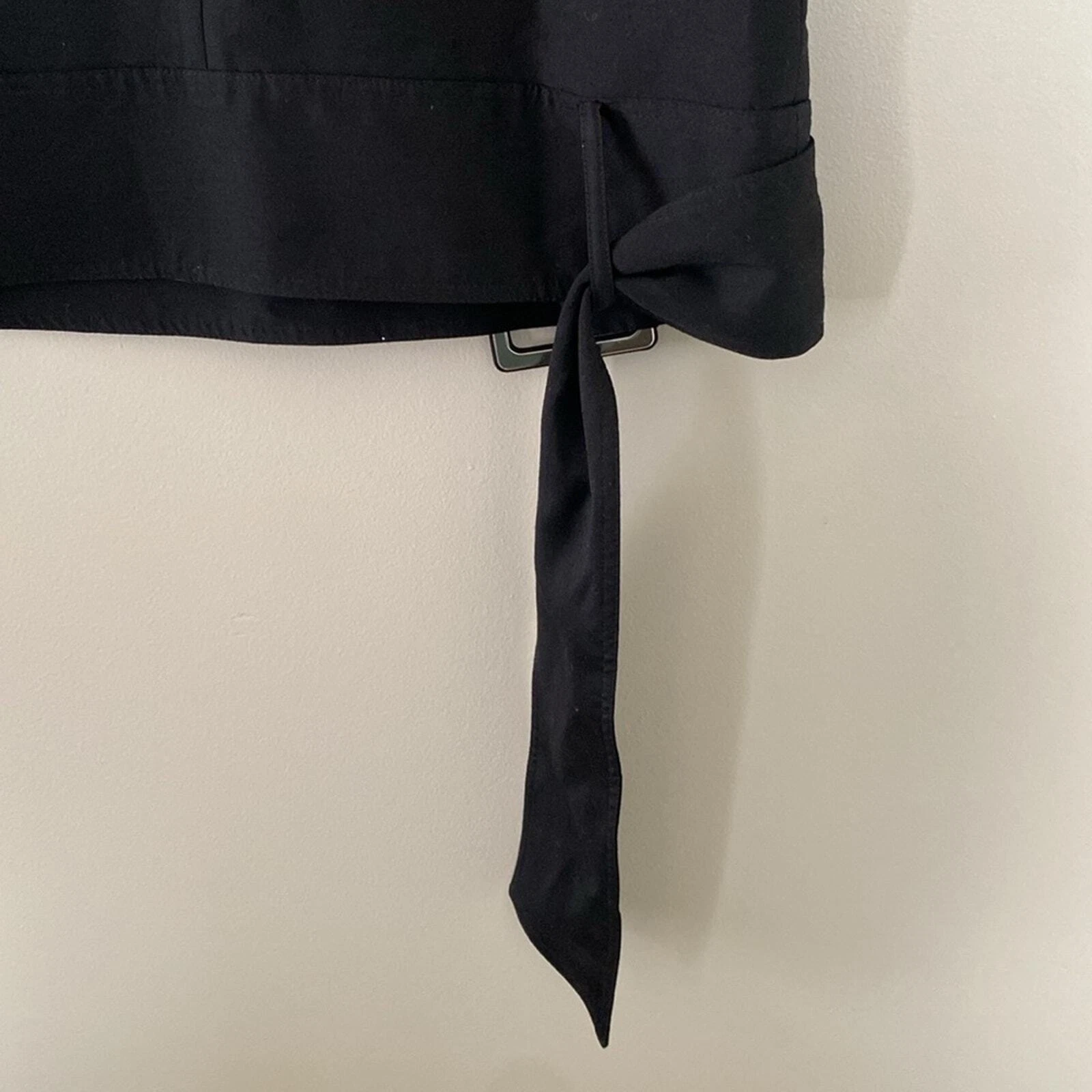 VALENTINO Abito Valeska Valentina Jasso Collado con fibbia in tessuto Caspio misto lana seta