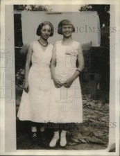 1934 Press Photo Jane & Ethel Summerer in white dresses - neo19219