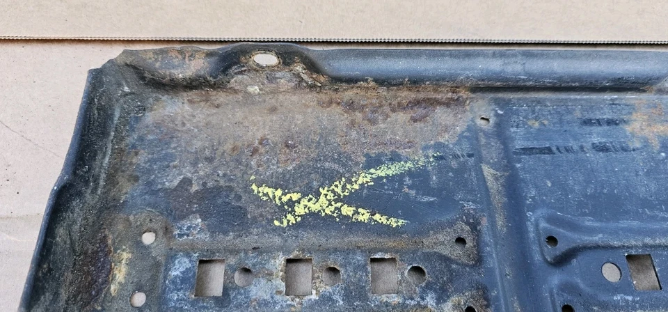 Bandeja de batería Mercedes Benz W123 1977 1985/240D 300D 300CD 300TD   Foto 2 de 4