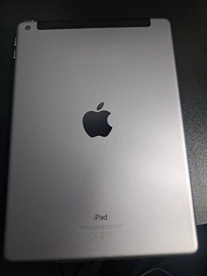 Apple iPad (6th generation) · 32GB · Cellular, photo 2 sur 5