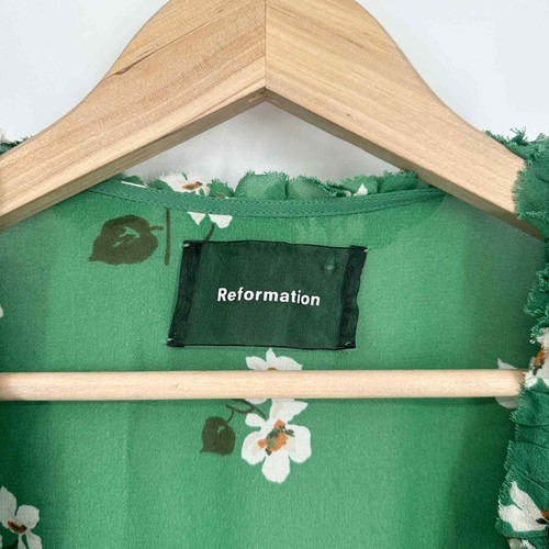 Vestido REFORMATION Lola Floral con Volantes Mini Envoltura Cuello en V, Talla Pequeña, Verde Granate - Imagen 12 de 16