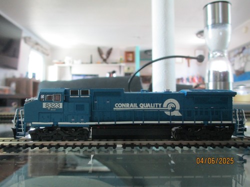 N Scale Atlas #40002723 Dash 8-40CW Locomotive NS (Conrail Patch) #8323 ...