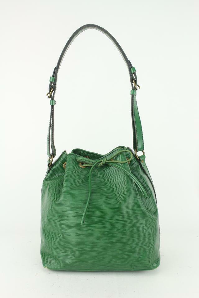 LOUIS VUITTON エピレザーバッグ　グリーン Louis Vuitton Green Epi Leather Borneo Petit Noe Drawstring Bucket