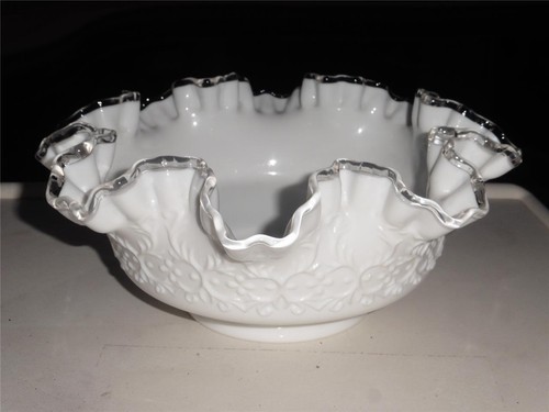 Fenton Glas Spanische Spitze Silber Wappen 9,75 Zoll Rund Crimpt Weiß Milch Glas Schüssel - Bild 8 von 8