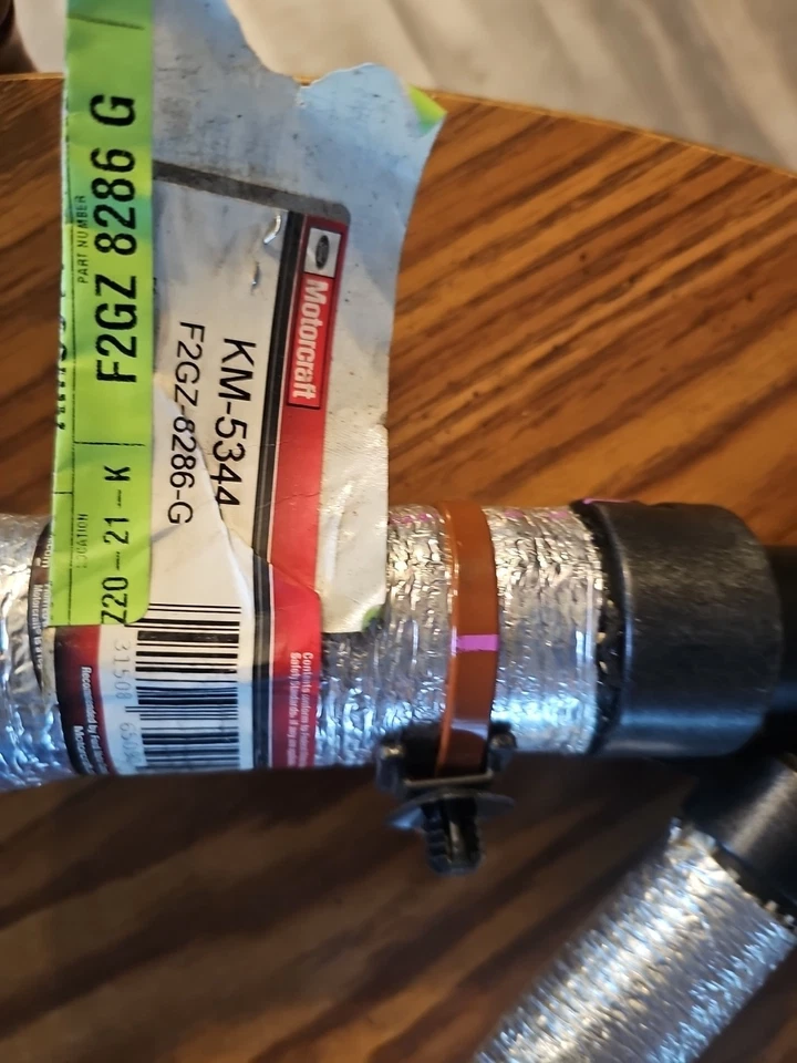 Manguera de refrigerante de radiador inferior Motorcraft KM5344 para Lincoln MKX 2016-2017 3,7 L V6 Foto 2 de 4