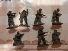 Conte WWII D-Day Longest Day set 1 - 2 in 8 Poses US Paratroopers
