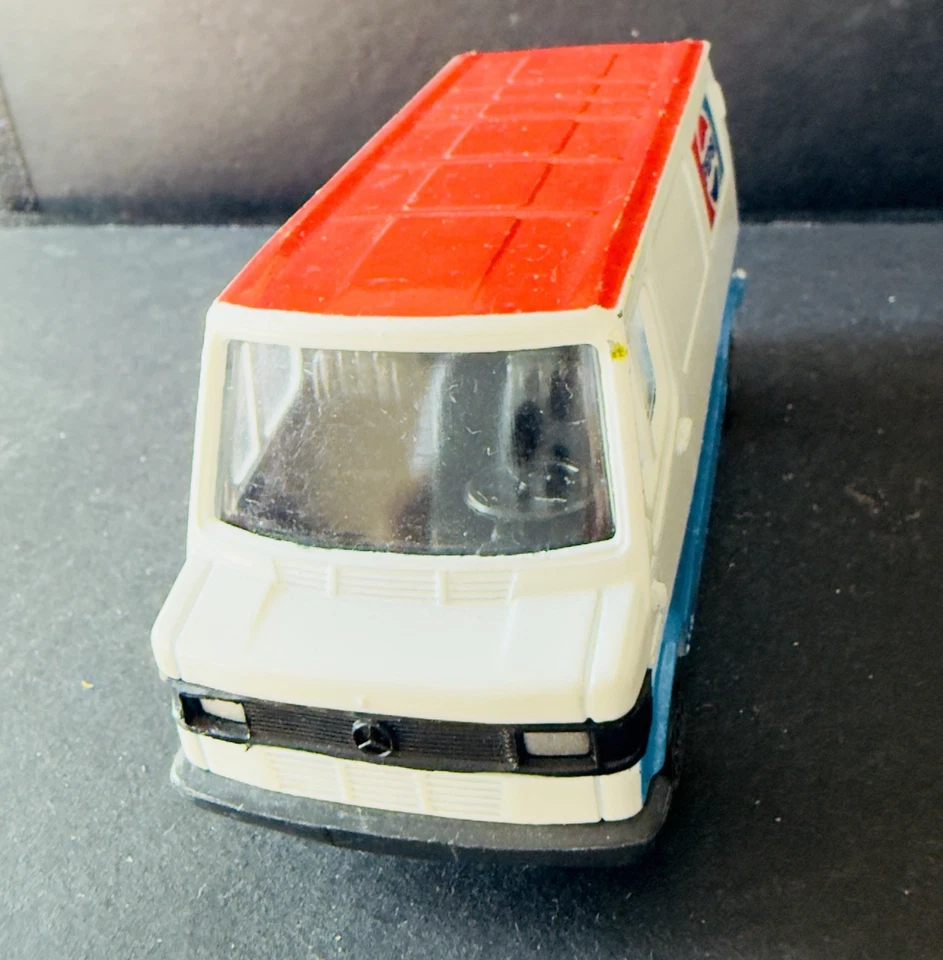 Corgi Mercedes 207D Pepsi Van Diecast Model 1985 Sliding Door / Back Doors Open - Image 3 of 4