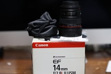 Canon      EF 14mm F2.8 L II USM w/Case Caps & box! USA