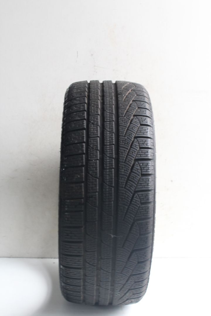 Pirelli SottoZero Winter 240 235/40 R19 96V AO XL 6.7Mm 26/19 Winter Tires