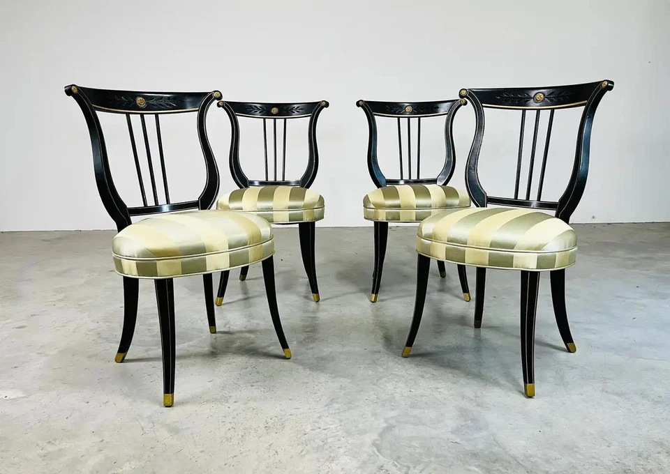 4 sillas laterales ocasionales neoclásicas con respaldo de lira negro y dorado satinado años 20 Foto 2 de 4