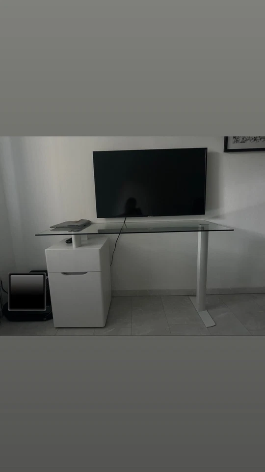 Schreibtisch weiß mit Schrank und Glasplatte