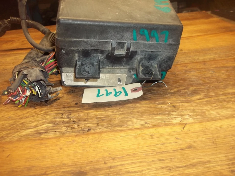 Dodge Intrepid 1997 97 motor caja de relé de fusibles conjunto de bloque de circuito con tapa OEM Foto 4 de 4