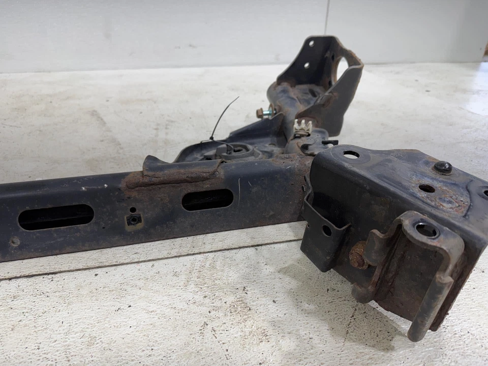 2013-2014 Nissan Sentra suspensão lateral traseira subquadro eixo feixe OEM - Imagem 4 de 4