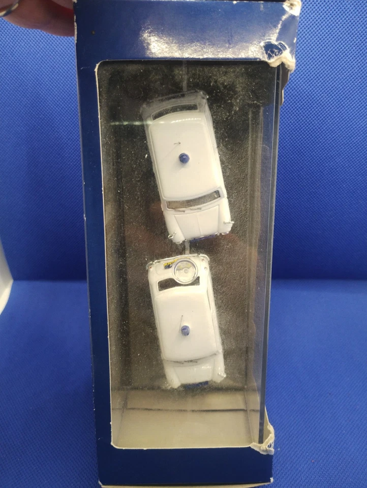 Corgi Metropolitan Police Traffic Patrol 75th Anniversary 2 Mini's Scale 1:43 - Imagem 2 de 4